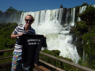 Frank Schweiger in Argentinien vor den Iguazu-Wasserfällen.
