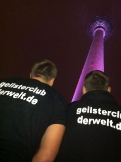 Korbi und Yves vor dem Berliner Fernsehturm